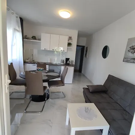 Sun House Apartmán *