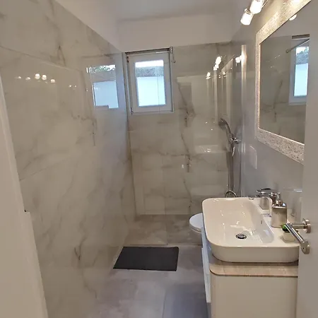 Sun House Apartment Brzac