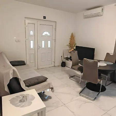 Apartment Sun House Brzac