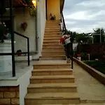 Sun House Апартаменты Brzac
